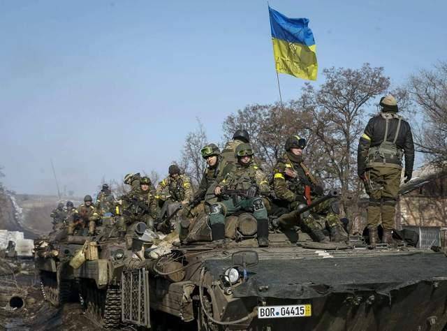 皇冠体育APP_一口气倾泻5000枚导弹皇冠体育APP，乌军瞬间回血，俄立马召唤大部队上场