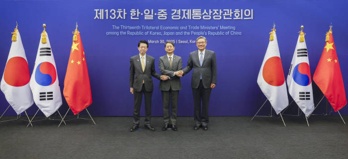 港盘马来盘印尼盘欧洲盘
_“中国尊重合作港盘马来盘印尼盘欧洲盘
,比特朗普要人拍他马屁,更受全球欢迎”