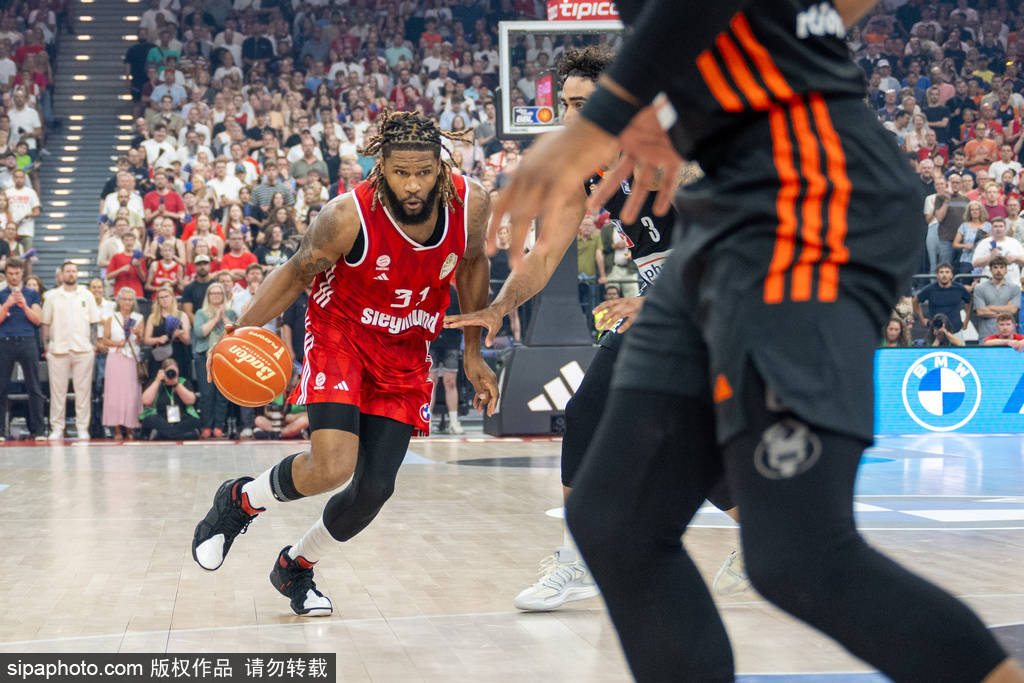 西雅图风暴联赛
_1.45亿美元续约西雅图风暴联赛
！德文·布克为何是太阳队的未来之光？