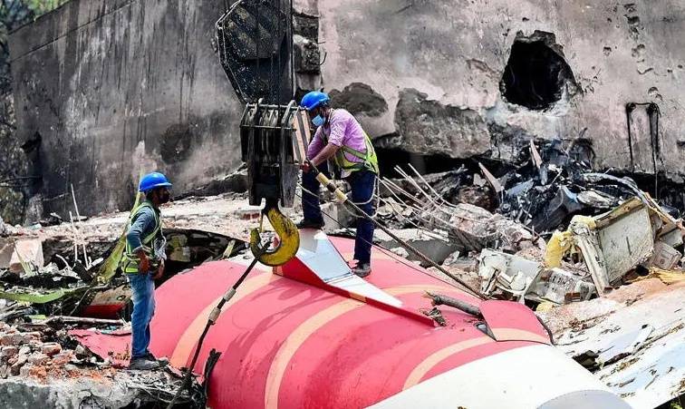 埃及足球
_印度空难调查报告细节公布：飞机供油被切断后一台发动机有恢复运行迹象但无力回天