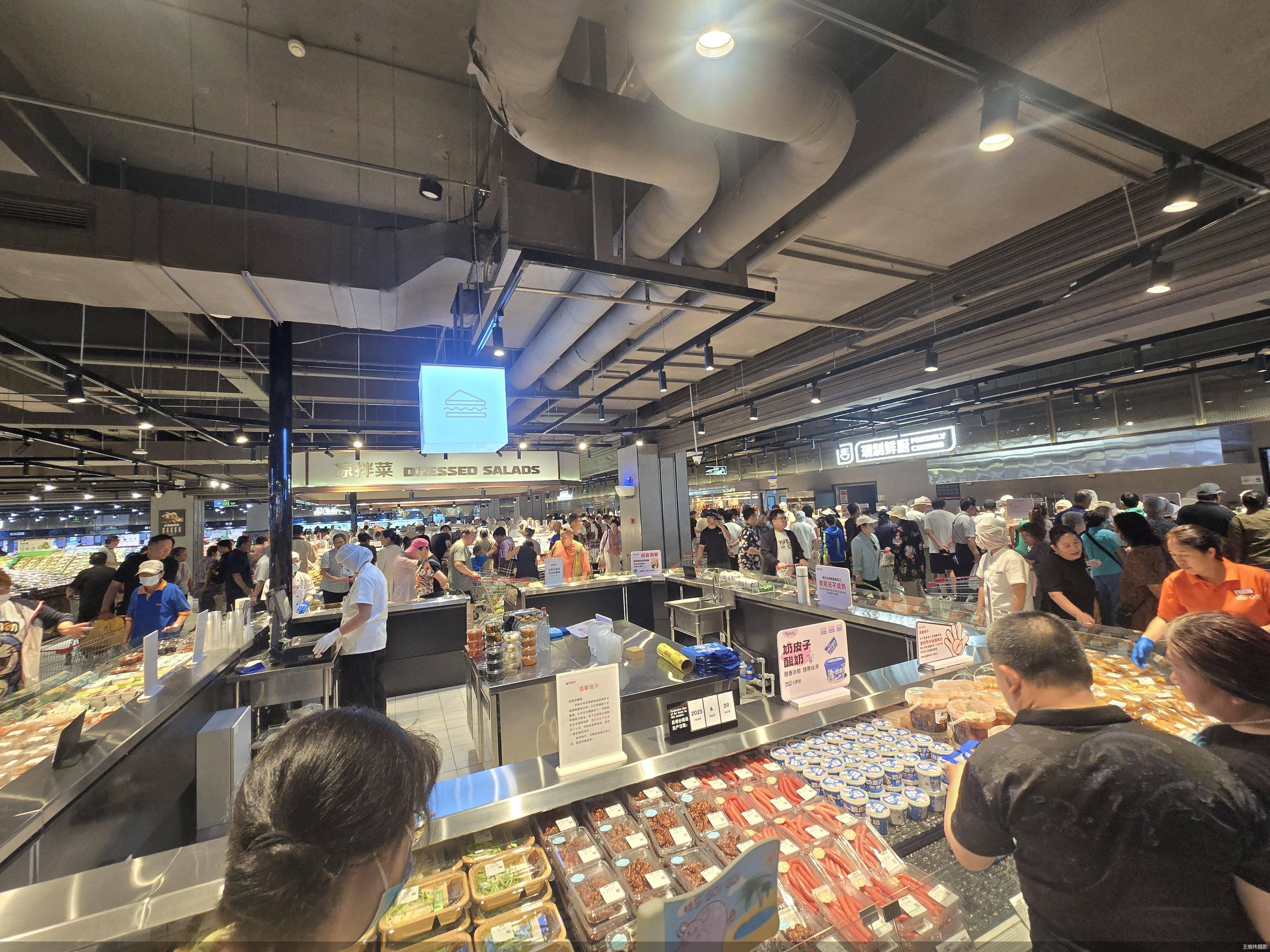 皇冠信用网最新地址_社零总额连续下降皇冠信用网最新地址，北京消费乏力了？ 专家:商品消费、服务消费综合性指标 更全面反映消费市场变化