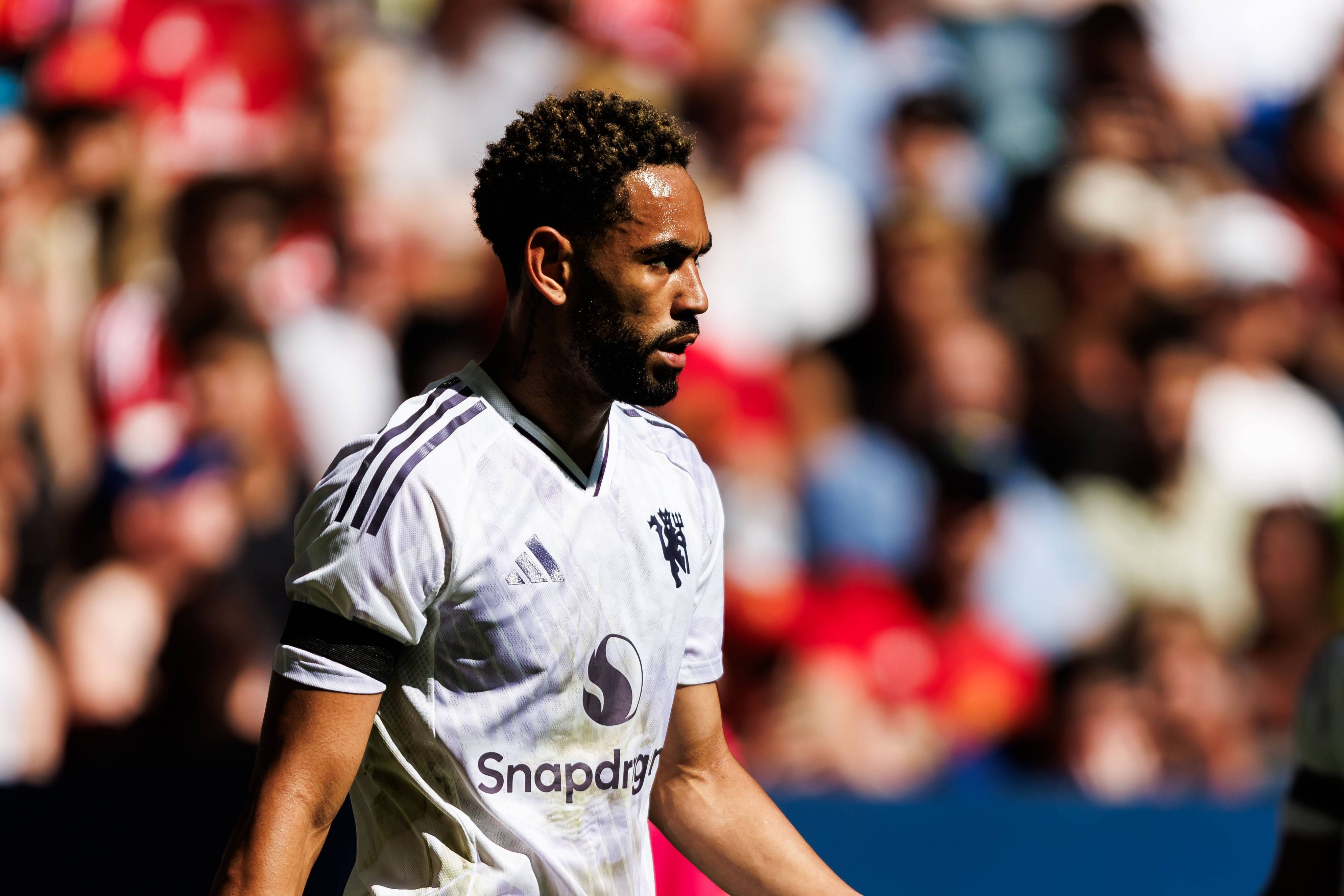 皇冠信用网代理申条件_狼王！电讯报：库尼亚严肃要求卢克-肖加快传球皇冠信用网代理申条件，展现出独特气质