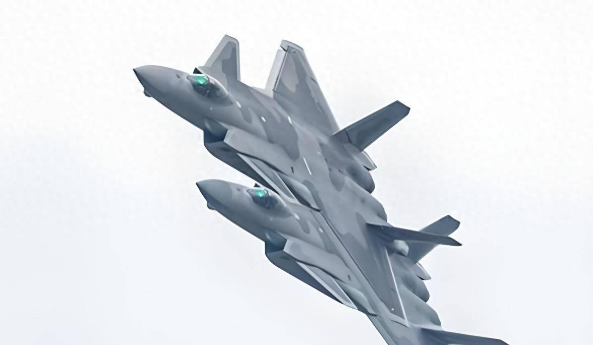 皇冠信用網开户_西方震惊！中国空军崛起！飞行员付出巨大：年训超200小时皇冠信用網开户，是美国军队近两倍