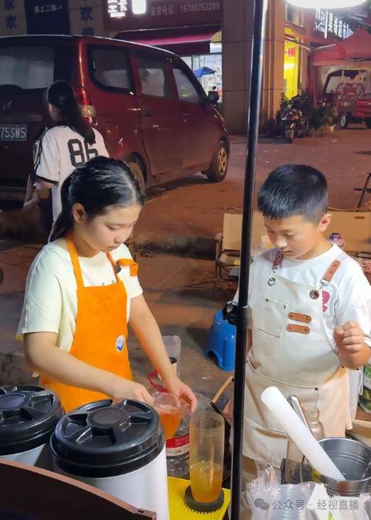 怎么注册皇冠信用网
_11岁小学生暑期摆摊卖奶茶月入4000元怎么注册皇冠信用网
！母亲回应