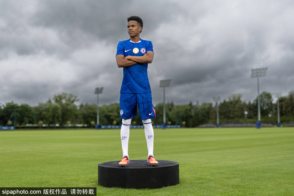 皇冠体育App下载
_18岁120天皇冠体育App下载
！埃斯特旺成切尔西队史英超送出助攻最年轻球员背后的故事与战术解析