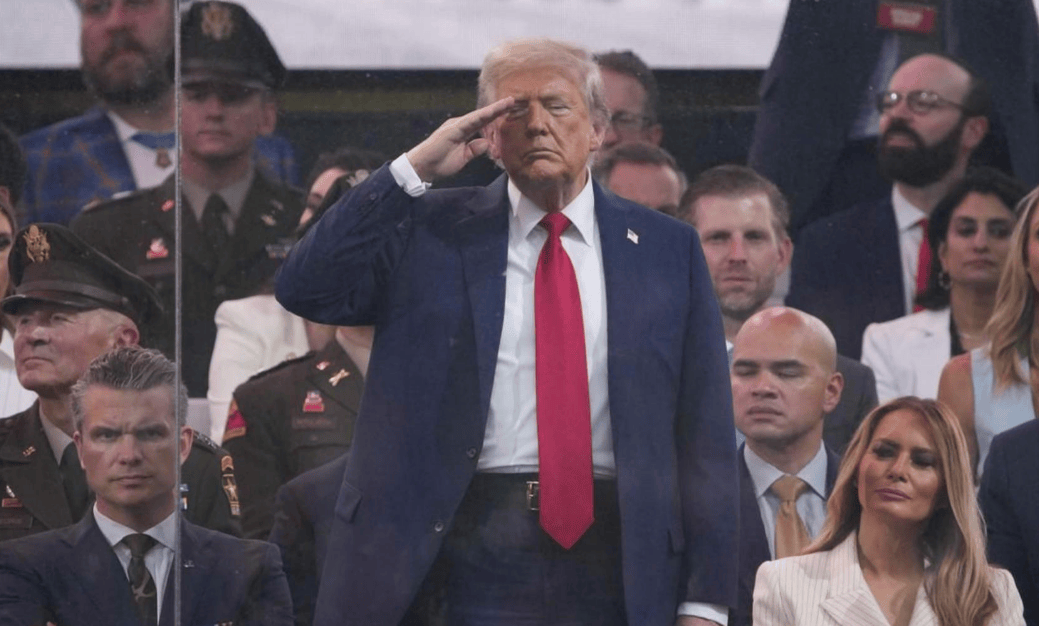 卢博斯福尔曼vs吉里.哈维尔._要抢中国九三阅兵风头？来不成北京的特朗普卢博斯福尔曼vs吉里.哈维尔.，准备搭台再搞一次阅兵