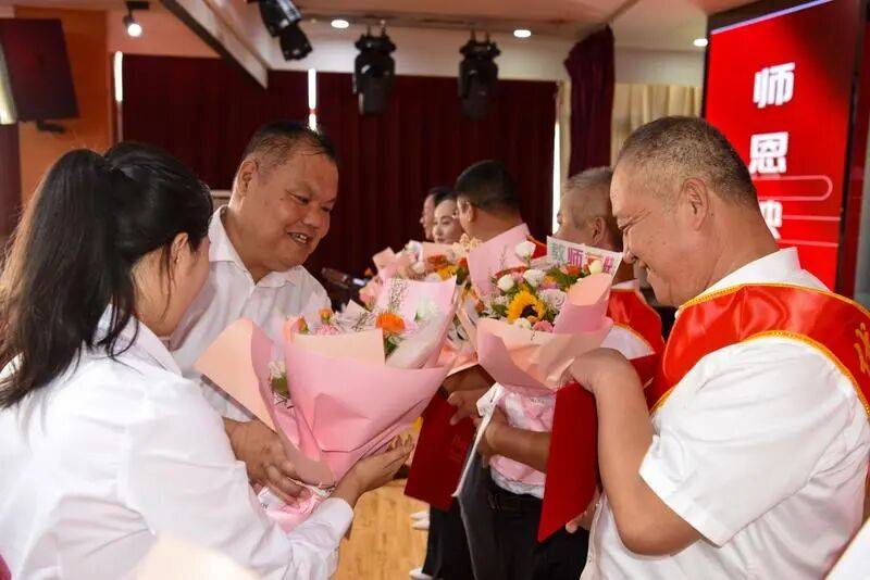 罗马尼亚甲组联赛_忻州市长征小学庆祝第41个教师节