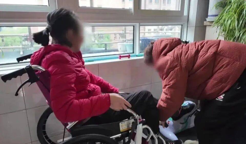 皇冠信用網会员_28岁妻子突发罕见病全身瘫痪皇冠信用網会员，丈夫哄骗卖婚房携款失踪，检方强势介入