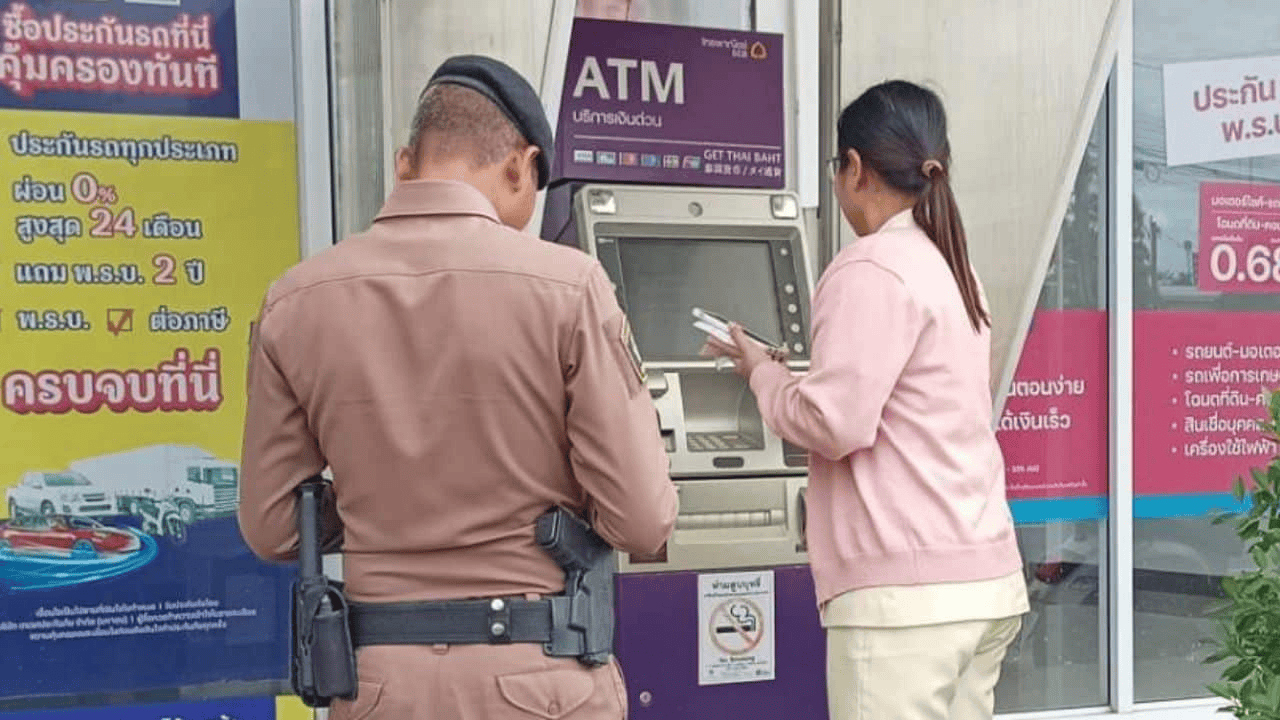 皇冠信用網结算日
_泰国女子在ATM机取钱皇冠信用網结算日
,取款口突然窜出一条蛇