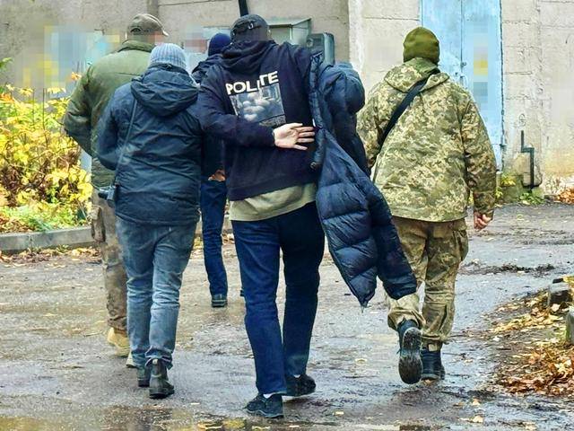 如何申请皇冠信用网
_英国记者:在乌克兰采访时如何申请皇冠信用网
,同事被带走“强制”入伍