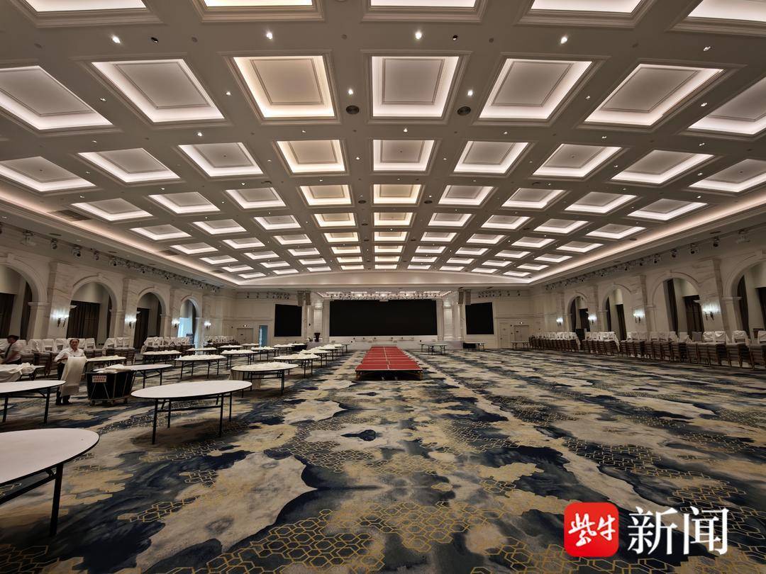 皇冠信用網网址
_“窗帘藏酒”真相再调查 原是服务员找来空箱装喝过的酒瓶 酒店表示:员工配合调查的时间算出勤