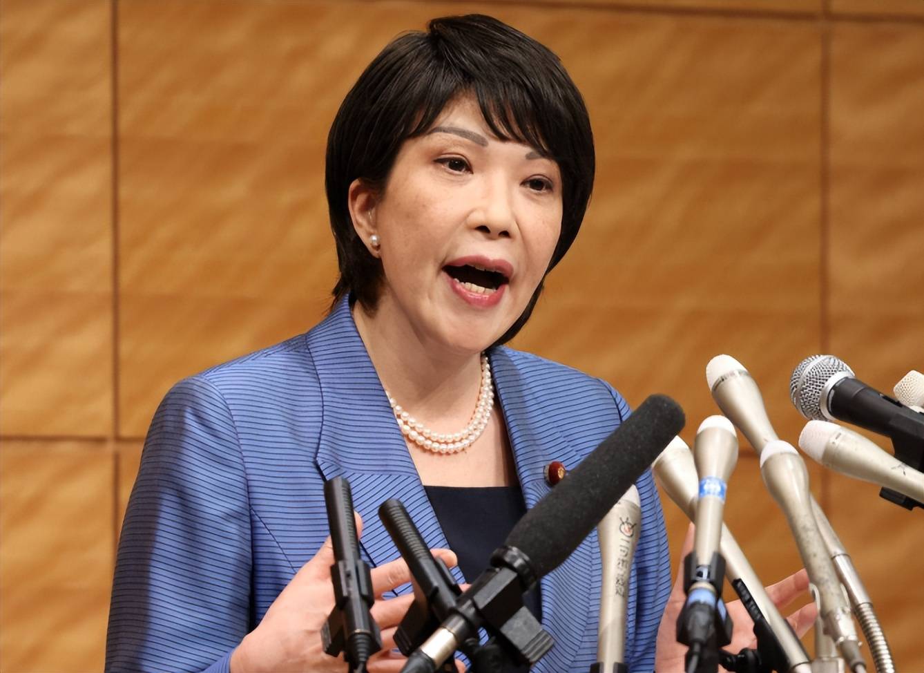 曼彻斯特联足球
_局势已恶化曼彻斯特联足球
，日本的战争准备全面铺开？高市政府通知中国2个不变，对外释放信号非同寻常