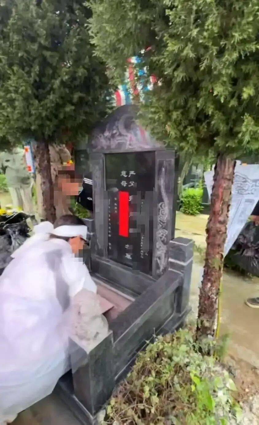 皇冠賬號註冊_陕西年迈姐弟购买相邻墓位皇冠賬號註冊，弟弟下葬时家人发现不相邻；墓园方：因工人疏忽搞错，愿补偿6000元，但当事家人提出1.5万元，没谈拢