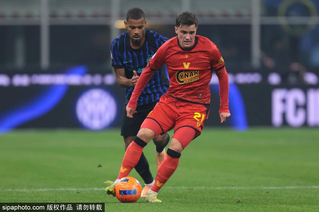 澳大利亚足球_意甲风云再起！国际米兰4-0横扫科莫澳大利亚足球，齐沃战术大胜法布雷加斯夺榜首