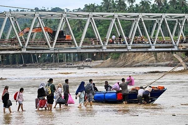 信用平台出租_印尼苏门答腊岛洪灾和山体滑坡已致1106人死亡