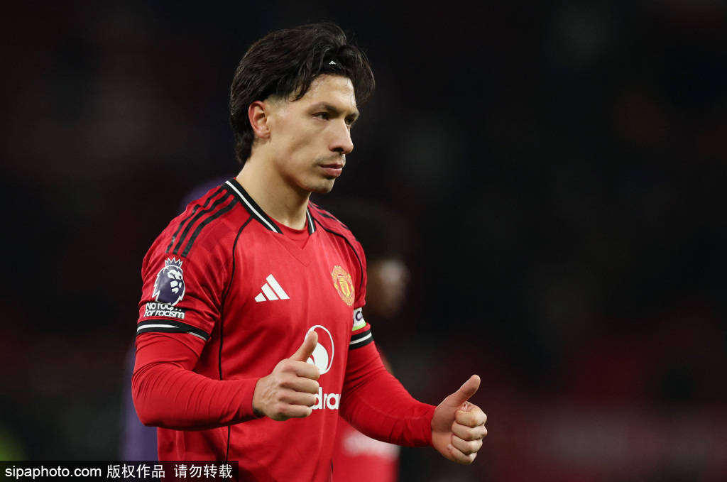 皇冠信用网哪里申请_加里·内维尔炮轰阿莫林:战术复杂化皇冠信用网哪里申请,换人堪称“奇葩”!