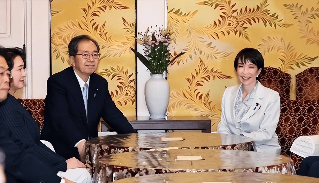 正版皇冠信用网代理_日本政坛风云骤变正版皇冠信用网代理,民调出现惊天逆转!高市支持率狂飙至92.4%