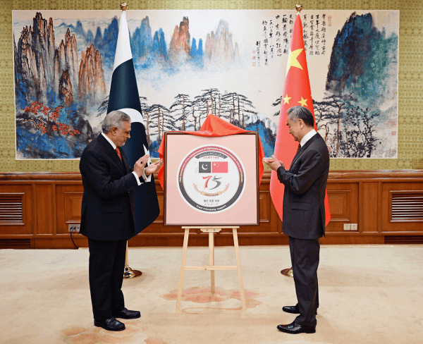 皇冠信用网平台出租_王毅:皇冠信用网平台出租我们从不认为哪一个国家可以充当国际警察