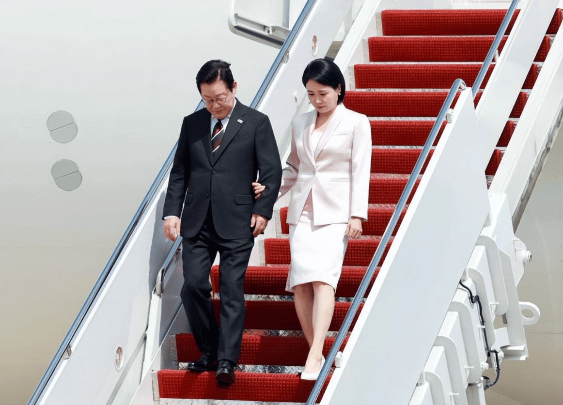 世界杯皇冠信用网代理_中方国宴款待世界杯皇冠信用网代理，李在明妻子在华做饭，韩国发帖感叹，对华换了个新称呼