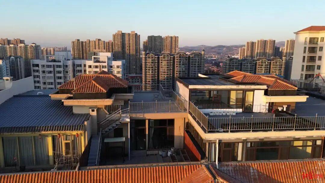 皇冠mos022
_山西一小区被曝多个顶楼住户违规加盖房屋:有的甚至修建成阁楼皇冠mos022
,致几十户房子墙面裂缝