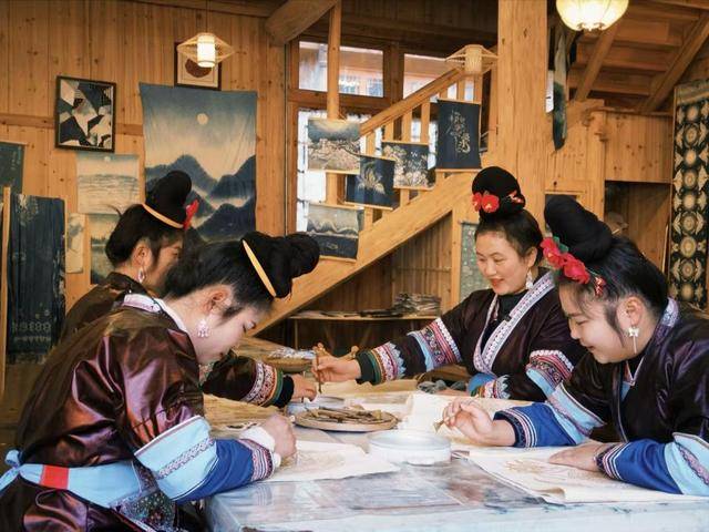 皇冠世界杯代理_贵州千年侗寨非遗织就乡村振兴锦绣路