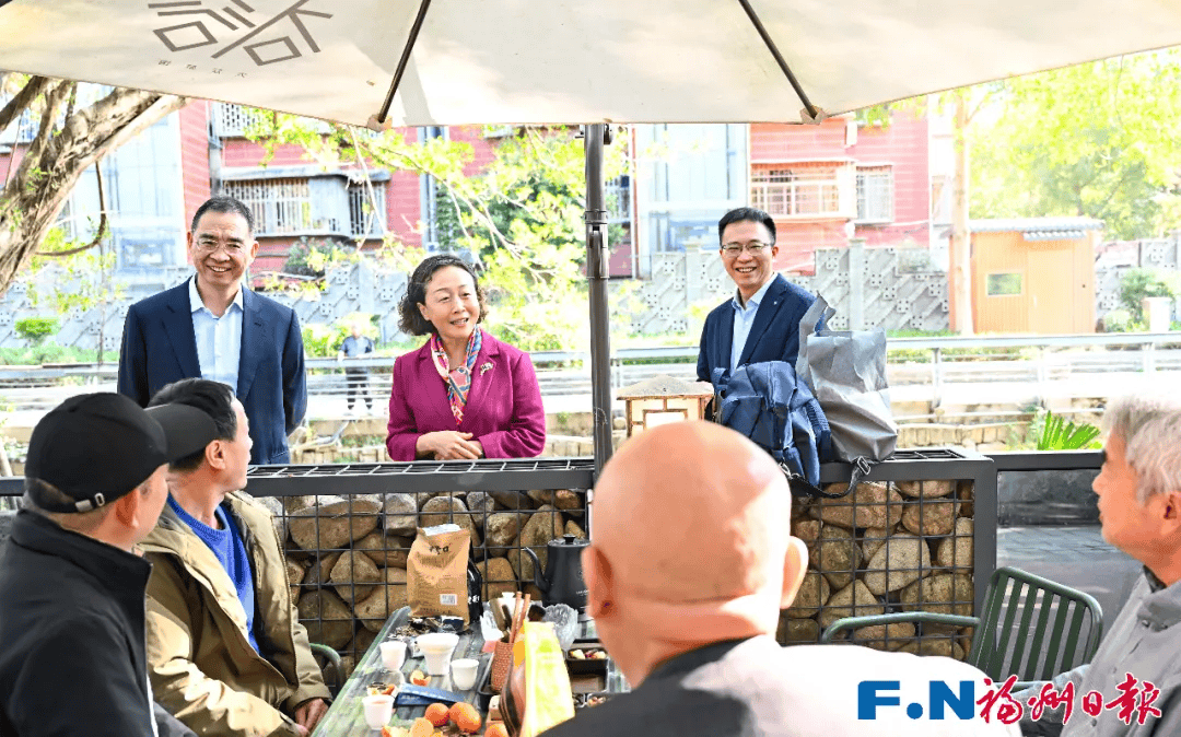 皇冠mos011
_福建省委副书记、福州市委书记郭宁宁皇冠mos011
,市长吴贤德暗访,乘地铁与游客交流